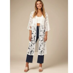 AMBER SKIES Elegant White Lace Kimono Tropical Leaf Design Resort Sz m